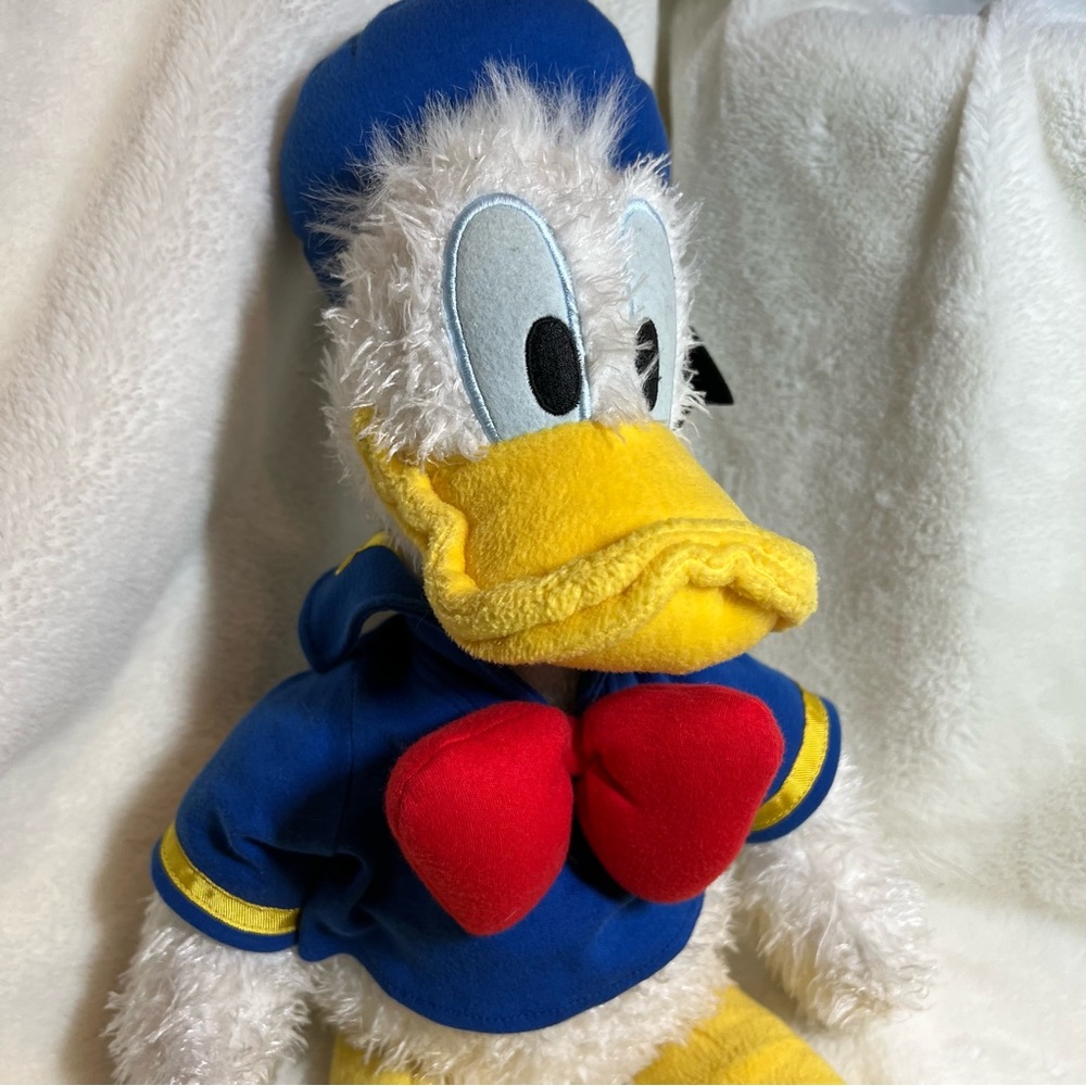 Donald duck plush Disney store 14”